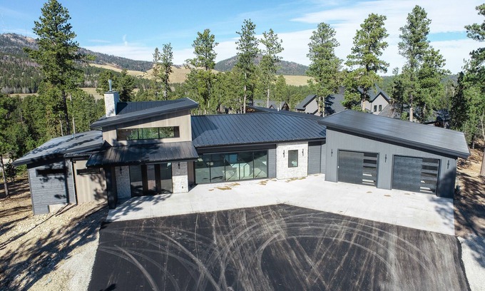 Deadwood Cabina | Luxury Mountain Oasis with Amazing View and Access to Clubhouse w/ 2 Pools
