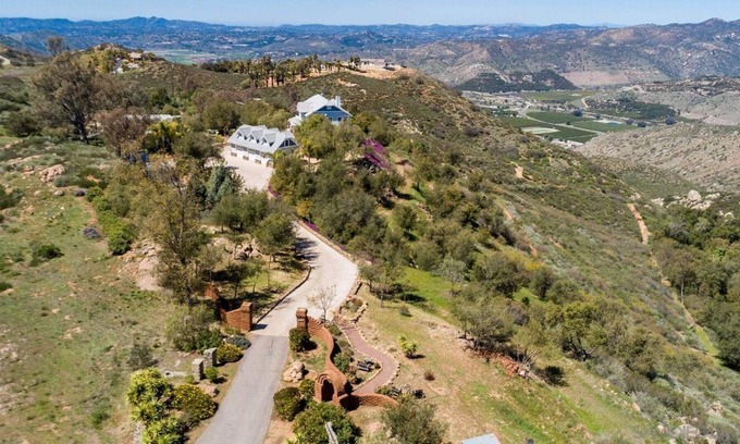 Ramona Casa | Luxury Mountain Top Estate on 21Acres + Pool+Hot Tub+ 3 Kitchens + Hiking Trails