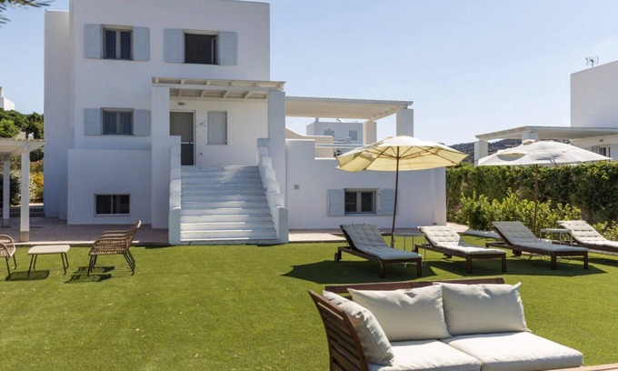 Naxos Villa | Luxury Naxos Villa | Villa Kaname | 5 Bedrooms | Spacious Outdoor Area | Pyrgaki