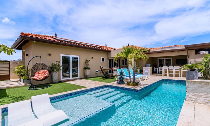 Washington Villa | Luxury & New ~ 5*Location ~ Pool ~ Outdoor Kitchen