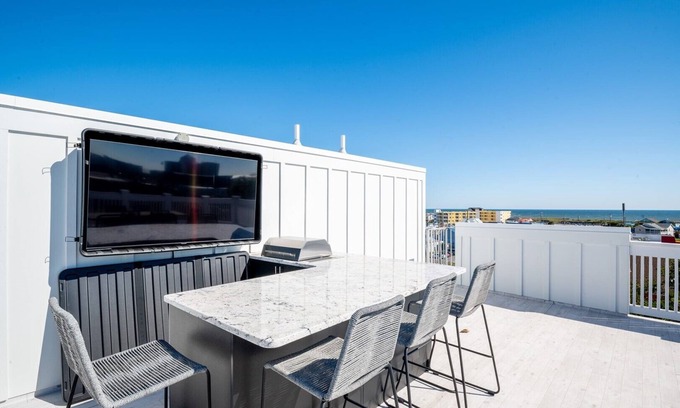North Carolina Coast Casa | Free Pet Fee for One Dog - Grow With The Flow