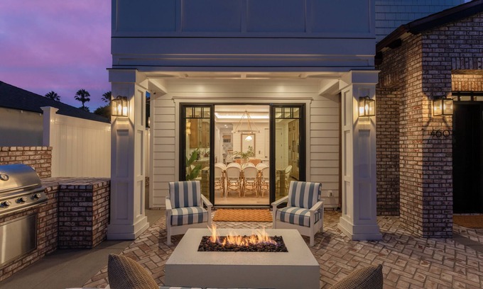 Beach Barber Tract Casa | Luxury New Build @ Windansea Beach- AC, Fire Pit, 2-Car Parking
