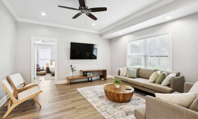 Gulf Park Estates Casa | Luxury New Tranquil Retreat-Walk to Waterfront