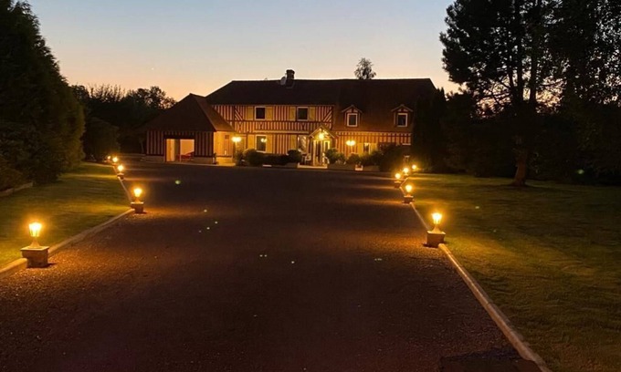 Clarbec Casa | Luxury norman house 20 min from the beach, private pool/tennis/basketball/piano!