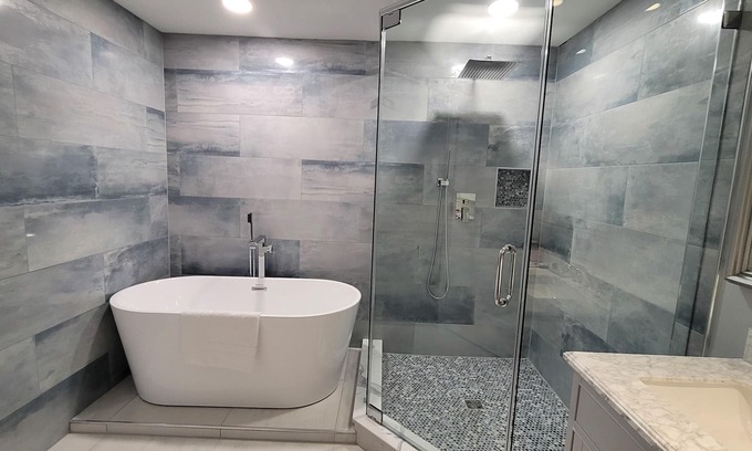 Windy Hill Condominio | 😍LUXURY @ NORTH BEACH 100% REMODELED #1814 Oceanfront!!