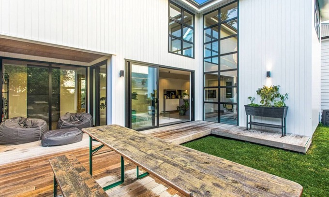 Grey Lynn Casa | Luxury Executive Family Home with Parking & Spa