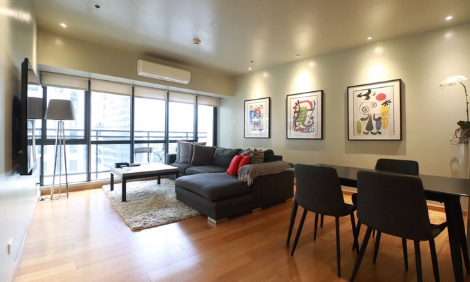 Downtown Apartamento | Luxury Oasis in Century City / Makati
