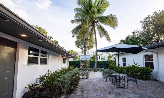 Poinciana Park Hotel | Luxury Oasis Near Downtown Fort Lauderdale