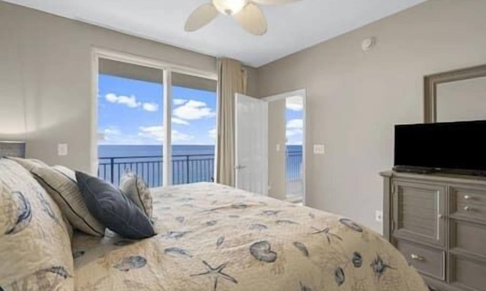 Miramar Beach Condominio | Luxury Oasis by the Sea