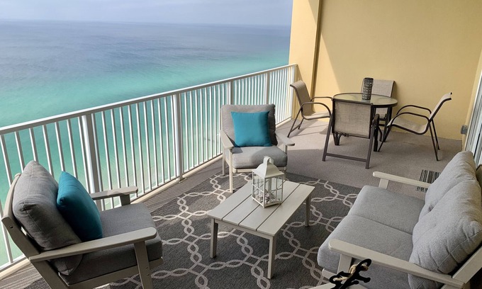 West Panama City Beach Condominio | Condominio de lujo frente al mar / ENORME balcón / servicio de playa / mejores vistas!