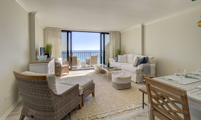 Wrightsville Beach Condominio | Luxury Oceanfront Couples Retreat- Station 1 Top Floor, Newly Renovated