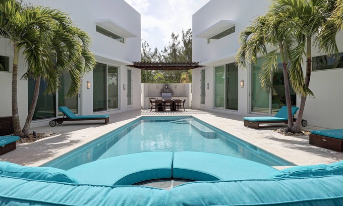 Jimmy Hill Villa | Villa de lujo con piscina al mar, jardín privado, patio y piscina en Gran Exuma