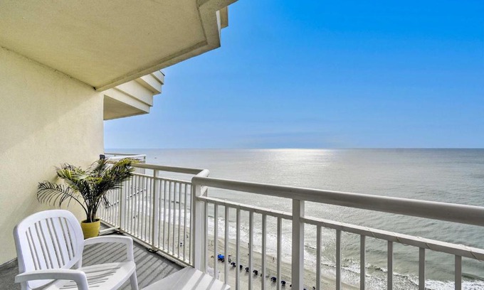 Myrtle Beach Apartamento | Luxury Oceanfront Condo in NMB with Resort Amenities
