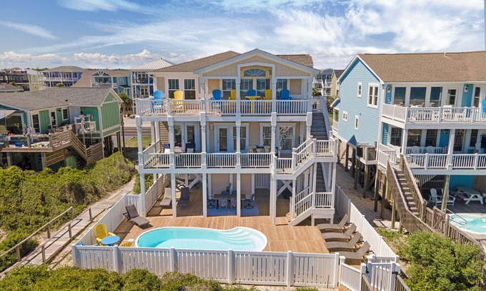 Holden Beach Casa | Impresionante casa de 6 habitaciones, 6 1/2 baños frente al mar con piscina privada y elevador