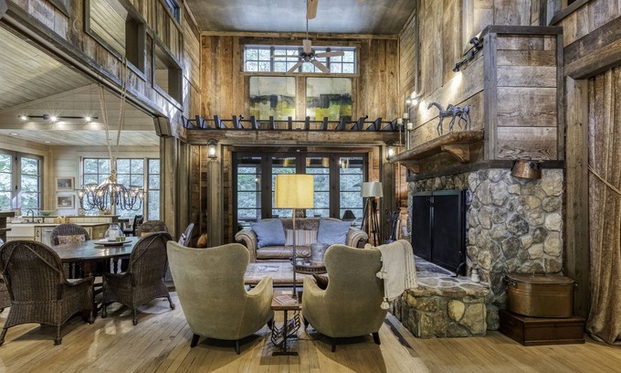 Cashes Valley Casa | Luxury on Fightingtown Creek, minutes to downtown Blue Ridge or McCaysville.