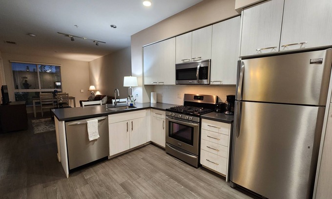 Melrose Apartamento | Luxury on la Brea by Target store