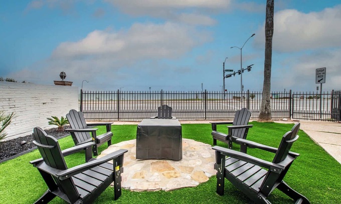 Del Mar Casa | Luxury on Ocean Drive - Sleeps 28