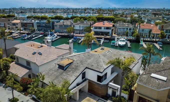 Newport Beach Casa | Luxury On The Bay-Calm Waters and Beautiful Skies.