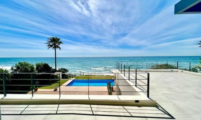Carib Playa Villa | Lujo en primera línea de playa