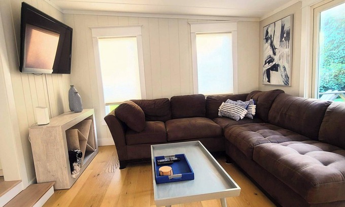 West Yarmouth Cabaña | Luxury on the cape, Private beach , central a/c, outdoor shower
