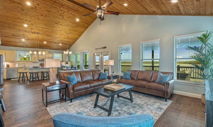 Hackberry Casa | Luxury on the Water