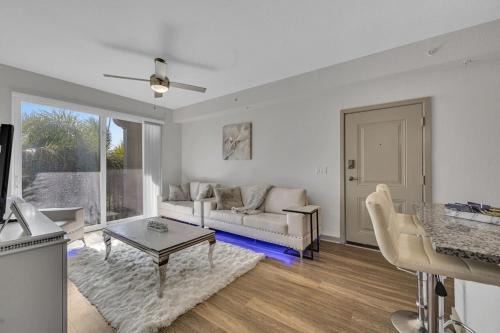 Three Lakes Apartamento | Luxury one bedroom rental w pool