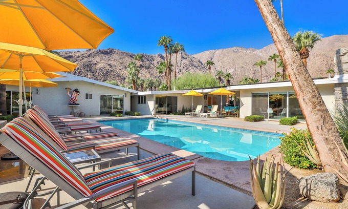 Old Las Palmas Casa | Luxury Palm Springs Estate 3Bedroom House & 3 Casitas, Salt Water Pool & HotTub