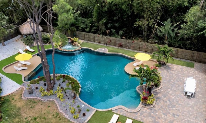 St. Petersburg - Clearwater Casa | Luxury Paradise - Resort style Heated Pool and Spa