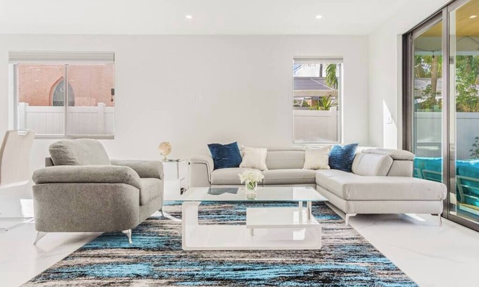Victoria Park Casa | Luxury Paradise, walk to Las Olas -5 mins to Beach