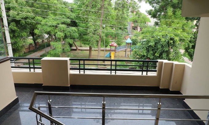 Amritsar Cama Y Desayuno | Luxury, Peaceful and well Manage Apartment - Just 10-15 mins