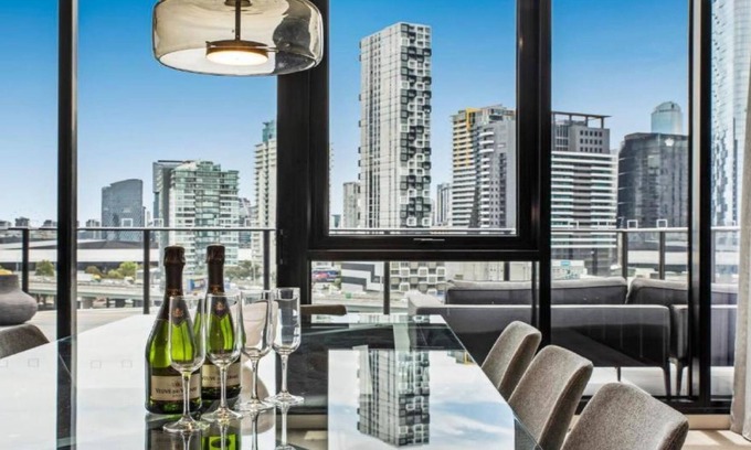 South Melbourne Apartamento | Luxury Penthouse with Bay and City Views