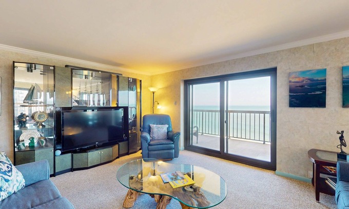 North Ocean City Condominio | Luxury - penthouse beach condo with balcony, W/D, pools, gym, sauna, tennis & AC
