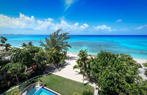 Seven Mile Beach Casa | Luxury Penthouse at Sea Breeze #9