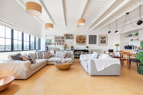 Upper Clapton Apartamento | Luxury Penthouse Loft in Art-Deco Warehouse Conversion