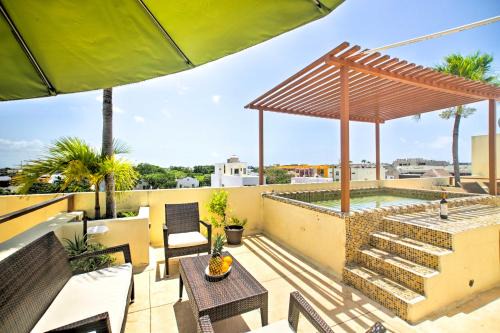Tohoku Apartamento | Luxury Penthouse with Rooftop Pool - Walk to Beach!