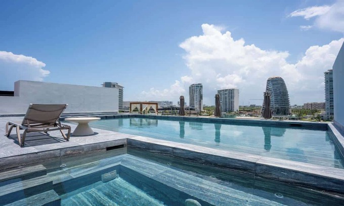 Zona Hotelera Apartamento | Luxury Penthouse with Private Rooftop