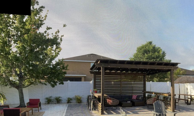 Ruskin Casa | "Luxury Pergola Oasis with Hot Tub"