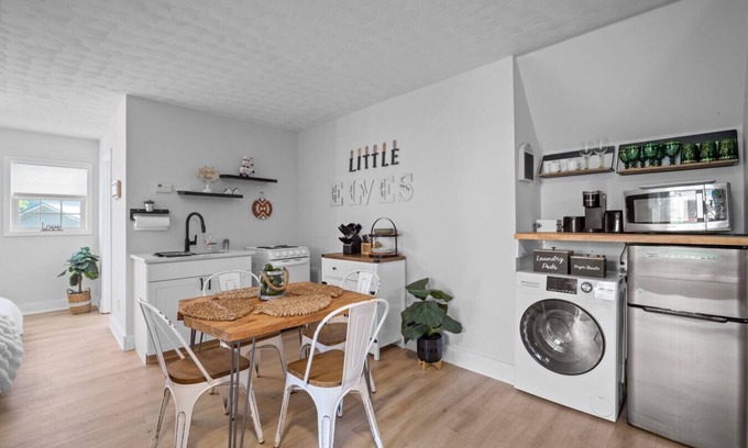 Sparta Apartamento | Luxury pet-friendly remodeled cottage