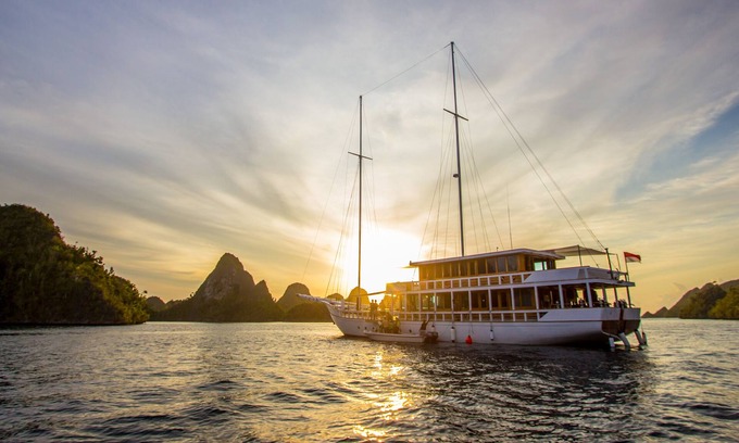 Labuan Bajo Alquiler De Eote | Luxury Phinisi Yacht