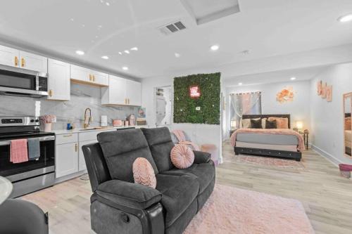 Old East Dallas Apartamento | Luxury Pink Suite in Downtown