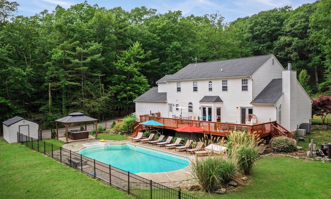 Stroudsburg Casa | Luxury Poconos Estate, Hot Tub, Game Room, Pets