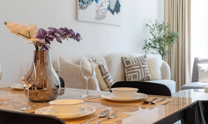 Jadaf Apartamento | Luxury pool view apartment