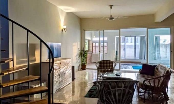 G-8 Sector Apartamento | Luxury Poolside