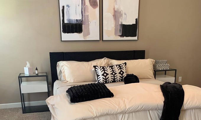 Fayetteville Casa | Luxury Private Community with gated access, a chic getaway 20 mins from Ft Bragg