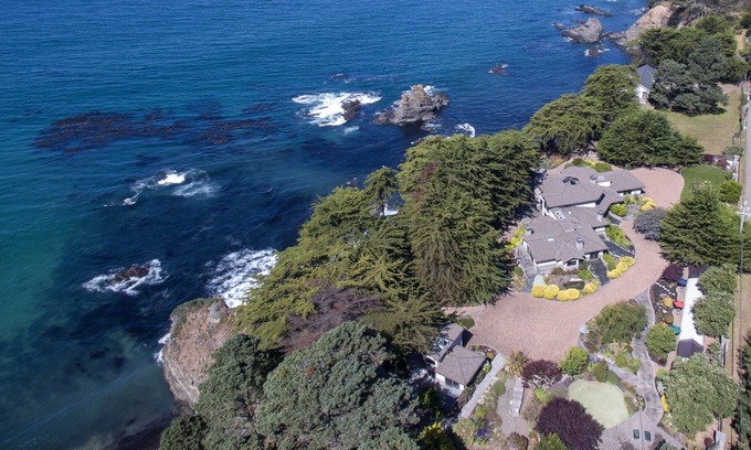 Gualala Casa | Luxury Private Retreat Waterfront Estate minutes to Sea Ranch golf course !