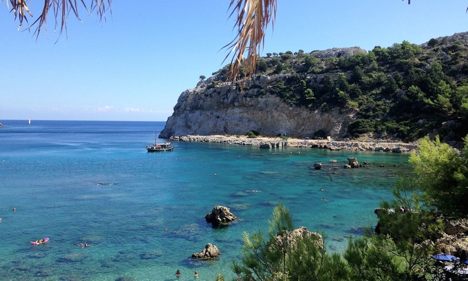 Faliraki Villa | Villa privada de lujo con piscina al aire libre cerca de la bahía de Anthony Quinn