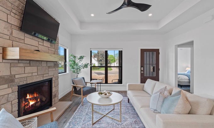 Lake Geneva Casa | Luxury Property-Walk to lake and downtown Lake Geneva. Pet Friendly, Sleeps 8