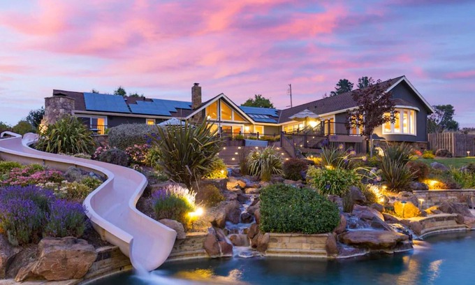 Petaluma Casa | Luxury property with private pool, hot tub, outdoor kitchen & tennis court