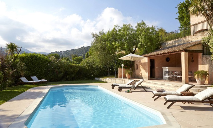 Saint-Paul-de-Vence Villa | Gran villa Provenzal con un jardín, piscina y vistas a St Paul
