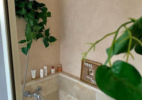 Hay Riad Cama Y Desayuno | Luxury Purple Suite in Hay Riad